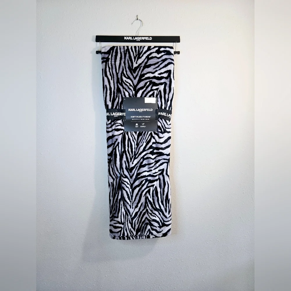 Karl Lagerfeld Paris Soft Plush Animal Print Grey Black Throw NWT